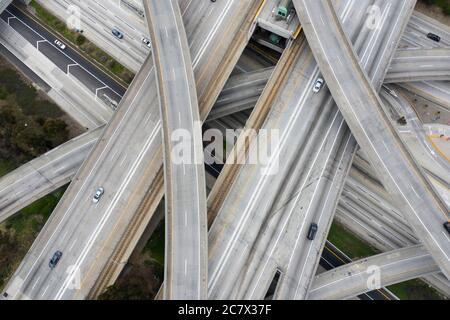 L'échangeur vide des autoroutes 105 et 110 de l'air au-dessus de Los Angeles Banque D'Images