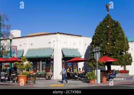 Arbre de Noël sur India Street à Little Italy, San Diego, Californie, États-Unis Banque D'Images