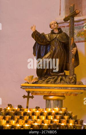 Statue de l'alter de l'église à la Mission Basilica San Diego de Alcala, San Diego, Californie, États-Unis Banque D'Images