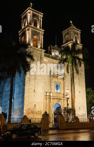 L'église de San Servasio, ou Saint Servatius, a été reconstruite à partir de 1706 pour remplacer une ancienne église construite en 1545 par des frères franciscains à Valla Banque D'Images