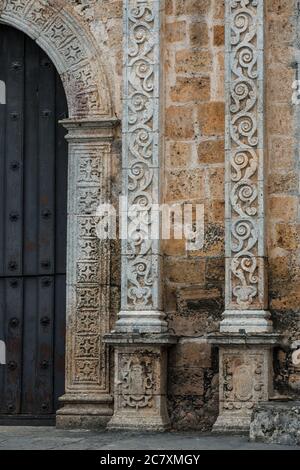 L'église de San Servasio, ou Saint Servatius, a été reconstruite à partir de 1706 pour remplacer une ancienne église construite en 1545 par des frères franciscains à Valla Banque D'Images