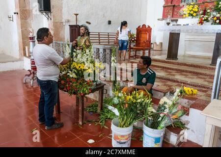 L'église coloniale de San Mateo a été achevée en 1779 sous la direction des Frères franciscains dans la ville de Santa Elena, Yucatan, Mexique. Banque D'Images