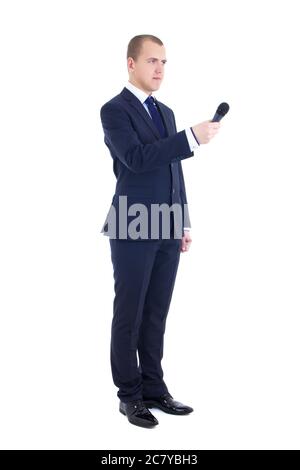 portrait complet du journaliste mâle avec microphone isolé sur fond blanc Banque D'Images