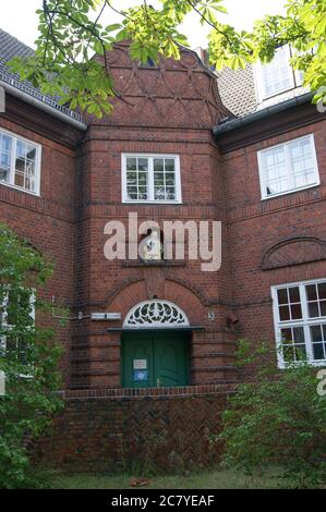 Die zwischen 1914 und 1917 nach den Entwürfen des Architekten Paul Schmitthenner errichtete Gartenstadt Staaken in Berlin-Spandau. Banque D'Images