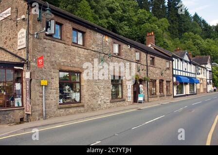 Main Road (A466), Tintern, Monbucshire, pays de Galles. Banque D'Images