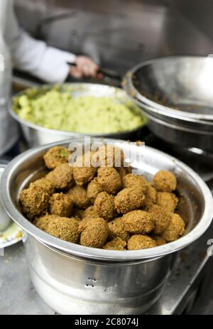 Boulettes de falafel fraîches - pois chiches frits Banque D'Images