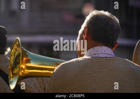 Orchestre de cuivres dans la rue Bucarest, Roumanie. Banque D'Images