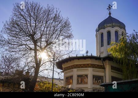 Saints Archanges Michel et Gabriel, Église du monastère de Stavropoleos située dans la vieille ville de Bucarest, Roumanie Banque D'Images