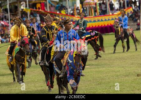 Tamu Besar festival Kota Belud Sabah Borneo Malaisie traditions Sud-est asiatique cowboys costume de cheval Banque D'Images