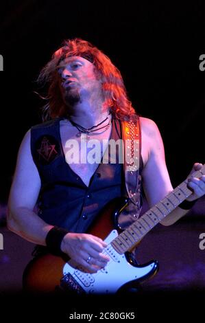 Italie Imola 2003-06-15 : Adrian Smith guitariste de The Iron Maiden lors du concert au Heineken Jammin Festival 2003 Banque D'Images