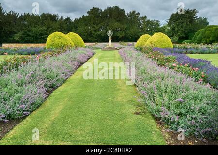 Le jardin de croix au château de Rockingham, Corby, Angleterre. Banque D'Images