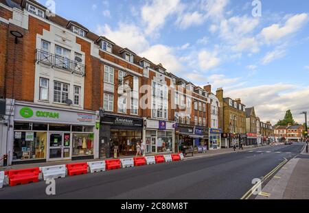 Beckenham (Grand Londres), Kent, Royaume-Uni. Beckenham High Street avec des magasins, des magasins et des restaurants. C'est la partie centrale de la rue High. Banque D'Images