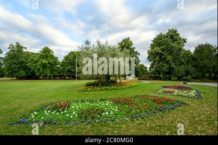 Le terrain de loisirs de Croydon Road à Beckenham (Grand Londres), Kent, Royaume-Uni. Fleurs et arbres. Banque D'Images