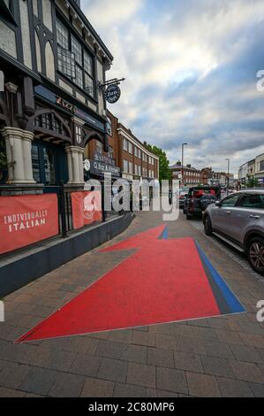 Beckenham (Grand Londres), Kent, Royaume-Uni. Le « Lightning Bolt » de Bowie dans Beckenham High Street. Design tiré du personnage de David Bowie Aladdin Sane. Banque D'Images