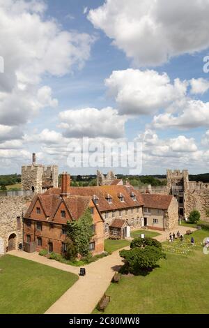Château de Framingham, Suffolk, Royaume-Uni, vue à l'intérieur des murs du bâtiment du XVIIe siècle dans le château médiéval du XIIe siècle, un site classé au patrimoine anglais. Banque D'Images