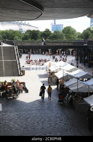 Indépendante, artisanale Canopy Market, temporairement située dans les sites à la mode Coal Drop yards après Covid Months, à Kings Cross, au nord de Londres, au Royaume-Uni Banque D'Images