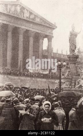 Réunion à Vienne le 12 novembre 1918 en l'honneur de la proclamation de la république. Banque D'Images