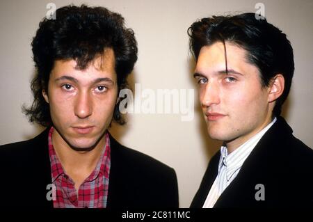 Richard Barbieri et Steve Jansen des frères Dolphin lors d'une photo sur Virgin Records. Londres, le 30 septembre 1987 | utilisation dans le monde entier Banque D'Images