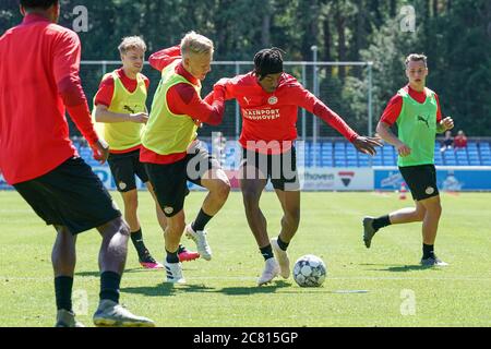 EINDHOVEN, PAYS-BAS - JUILLET 20: Noni Madueke de PSV Eindhoven vu lors de la première formation de la saison de PSV le 20 juillet 2020 à Eindhoven, pays-Bas. Banque D'Images