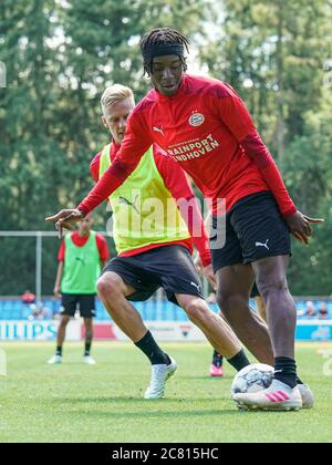 EINDHOVEN, PAYS-BAS - JUILLET 20: Noni Madueke de PSV Eindhoven vu lors de la première formation de la saison de PSV le 20 juillet 2020 à Eindhoven, pays-Bas. Banque D'Images