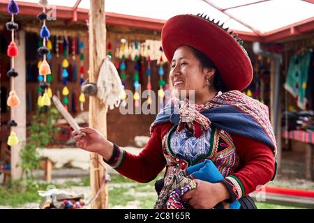 Chinchero Incas montrant des techniques de mort et de tissage Banque D'Images
