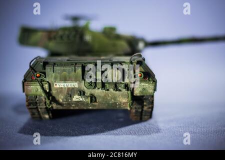 Modèle de char Tiger de la Seconde Guerre mondiale. Sur un arrière-plan isolé. Banque D'Images