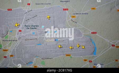 Trafic aérien sur Roissy Charles-de-Gaulle (18 juillet 2020, UTC 16.25) sur Internet avec le site Flightracar 24, pendant la pandémie du coronavirus Banque D'Images