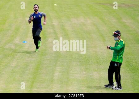 Dhaka, Bangladesh - 19 juillet 2020 : Mohammad Mithun, suit des séances de formation individuelles dans différentes installations du bangladais de cricket (BCB) dimanche Banque D'Images