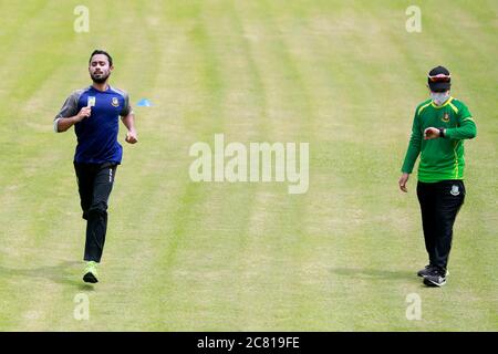 Dhaka, Bangladesh - 19 juillet 2020 : Mohammad Mithun, suit des séances de formation individuelles dans différentes installations du bangladais de cricket (BCB) dimanche Banque D'Images