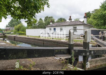 Chalet de gardiens d'écluses et d'écluses de Coppermil sur le Grand Union Canal, Harefield, Middlesex, Angleterre, Royaume-Uni Banque D'Images