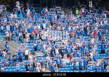 Poznan, Pologne. 19 juillet 2020. Supporters de Lech Poznan dans les stands pendant le match PKO polonais Ekstraklasa entre Lech Poznan et Jagiellonia Bialystok au stade municipal de Poznan.score final ; Lech Poznan 4:0 Jagiellonia Bialystok. Crédit : SOPA Images Limited/Alamy Live News Banque D'Images