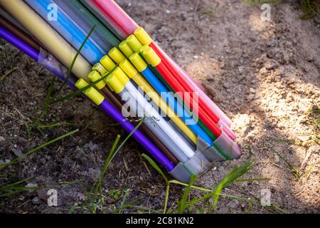 Timmendorf, Allemagne. 13 juillet 2020. Un faisceau de conduits vides de couleur pour la pose ultérieure de câbles à fibres optiques peut être vu à Timmendorf sur l'île Baltique de Pole. Credit: Jens Büttner/dpa-Zentralbild/dpa/Alay Live News Banque D'Images