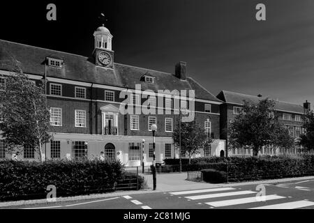 Bâtiments le long des jardins de Broadway, Letchworth Garden City, Hertfordshire, Angleterre, Royaume-Uni Banque D'Images