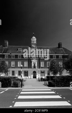 Bâtiments le long des jardins de Broadway, Letchworth Garden City, Hertfordshire, Angleterre, Royaume-Uni Banque D'Images