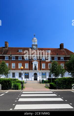 Bâtiments le long des jardins de Broadway, Letchworth Garden City, Hertfordshire, Angleterre, Royaume-Uni Banque D'Images