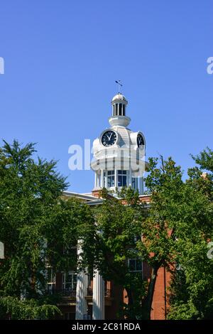 Le majestueux palais de justice du comté de Rutherford avec son dôme de tour d'horloge et coupole sur la place publique à Murfreesboro TN, États-Unis Banque D'Images