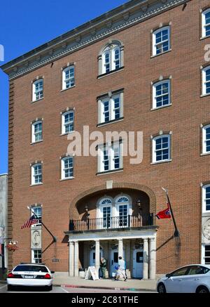 Le bâtiment judiciaire du comté de Old Rutherford, construit en 1925, a récemment subi des travaux de rénovation intérieure à Murfreesboro, TN, petite ville des États-Unis Banque D'Images