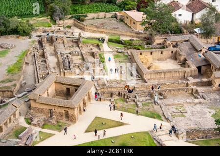 Vue aérienne d'une partie d'un site archéologique Inca au Pérou; Ollantaytambo, Cusco, Pérou Banque D'Images