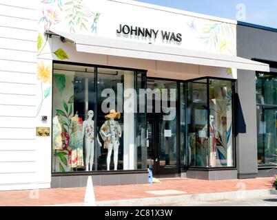 WESTPORT, CT, USA - 20 JUILLET 2020 : Johnny était l'entrée du magasin de main Street à Westport Banque D'Images