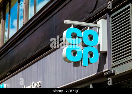 Affiche de chaîne de magasin d'épicerie coopérative sur la façade Banque D'Images