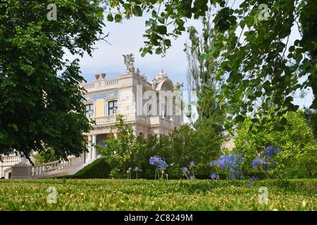 Queluz, Portugal - 3 juin 2017 : façade de l'aile Robillon au Palais national de Queluz. Autrefois utilisée comme résidence d'été par la royale portugaise Banque D'Images