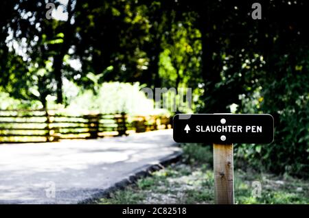 Gros plan sur le panneau pour le Slaughter Pen, où les soldats ont subi un carnage lors de la bataille de la Guerre civile sur le champ de bataille de Stones River à Murfreesboro, TN, États-Unis Banque D'Images