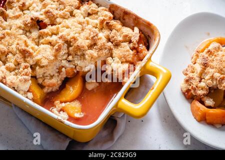 Dessert cobbler pêche Banque D'Images