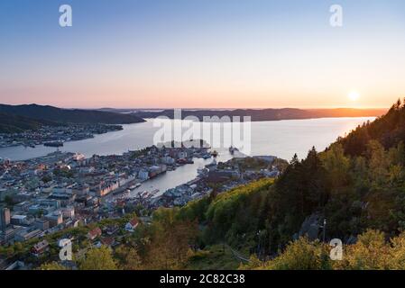 La vue du sommet à Fløyen, donnant sur Bergen en Norvège Banque D'Images