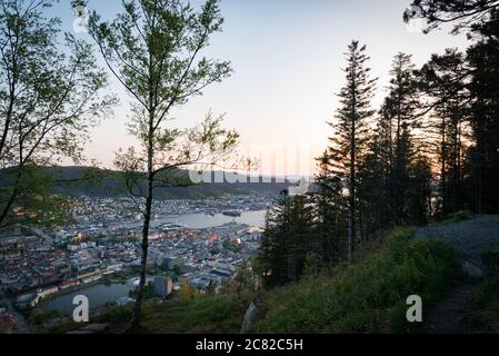 La vue du sommet à Fløyen, donnant sur Bergen en Norvège Banque D'Images