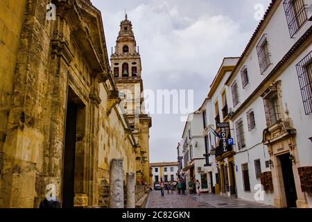 Cordoba, Espagne - 02 septembre 2015 : l'architecture européenne dans le centre-ville place principale, une des principales attractions touristiques Banque D'Images