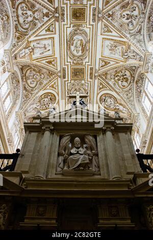 Cordoue, Espagne - 02 septembre 2015 : intérieur de la Mosquée–Cathédrale de Cordoue, la Cathédrale notre-Dame de l'Assomption située dans la région espagnole Banque D'Images