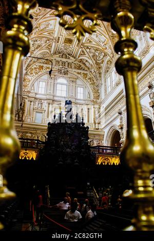 Cordoue, Espagne - 02 septembre 2015 : l'intérieur de la Mosquée–Cathédrale de Cordoue, la Cathédrale notre-Dame de l'Assomption située dans la région espagnole Banque D'Images