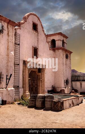 L'église de la Mission dans la ville sauvage de tournage ouest d'Old Tucson, AZ Banque D'Images