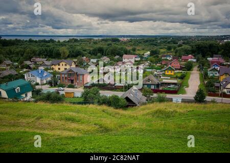 PERESLAVL-ZALESSKY, RUSSIE - 17 juillet 2020 : vue panoramique sur le Pereslavl-Zalessky, Russie. Anneau d'or de Russie. Banque D'Images